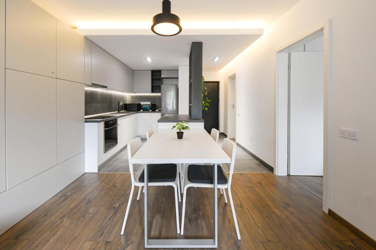 Modern Apartment In A Quiet Area Cluj-Napoca Exterior foto